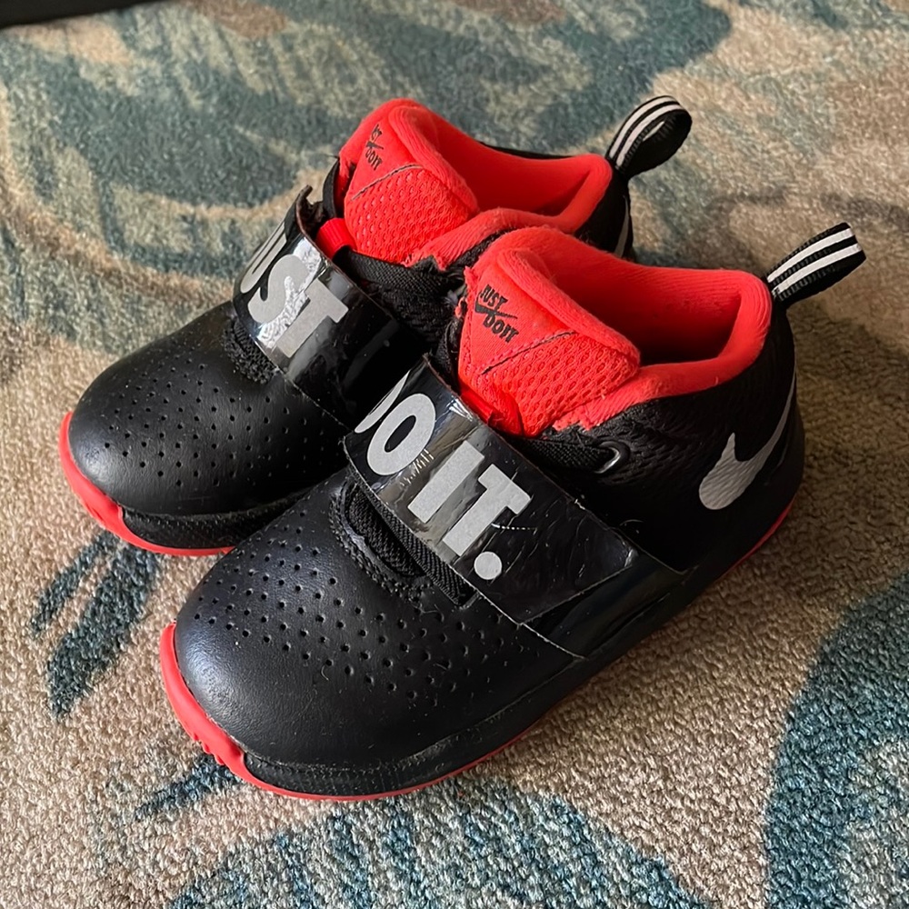 Nike Toddler just do it sneakers size 8